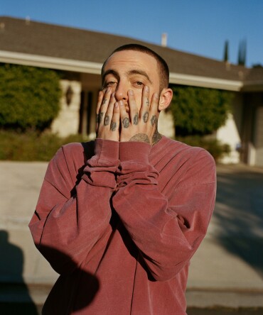 MAC MILLER: Artisten ble funnet død i september i fjor. Her er han fotografert hjemme hos seg selv i Los Angeles i juli 2018 - ikke mange ukene før han gikk bort. Foto: Clarke Tolton/ RollingStone.com/ REX/ NTB scanpix MAC MILLER: Artisten ble funnet død i september i fjor. Her er han fotografert hjemme hos seg selv i Los Angeles i juli 2018 - ikke mange ukene før han gikk bort. Foto: Clarke Tolton/ RollingStone.com/ REX/ NTB scanpix